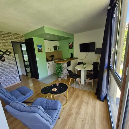 Avec Balcon Proche Et Thermes